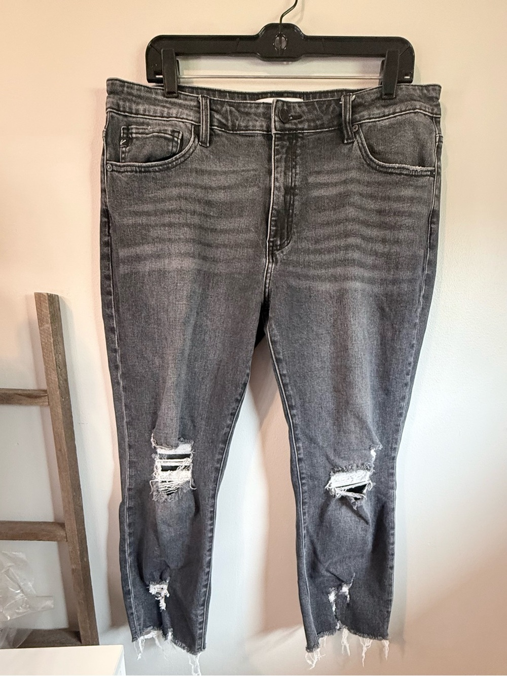 KanCan Women’s Gray Distressed Ripped Jeans 32
